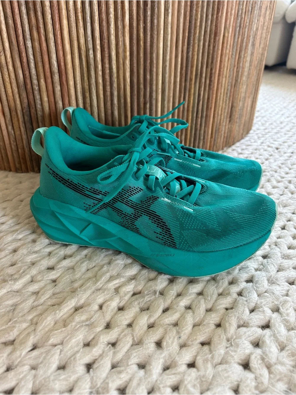 ASICS Wave Teal Black Novablast 5 - Men’s Running Sneakers - Size 7